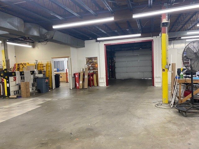 More Photos Of 7415 Grove Rd, Frederick Auto Repair For Lease