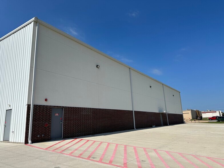 More Photos Of 1201 E Houston St, Broken Arrow Refrigeration Cold Storage For Sale