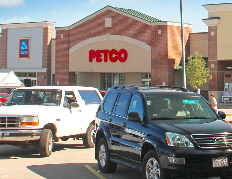 More Photos Of 200 N Edwards Blvd, Lake Geneva Storefront For Sale