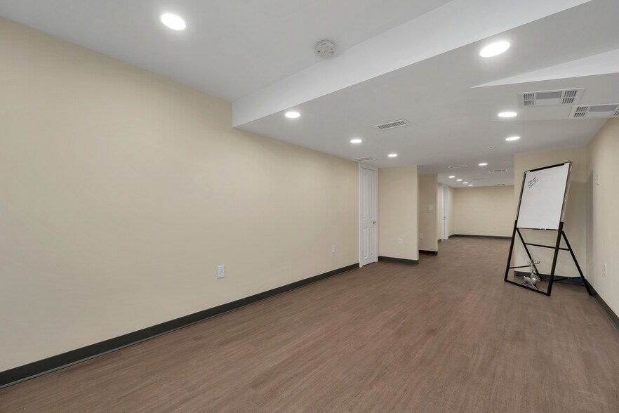 More Photos Of 252 Daniel Webster Hwy, Meredith Office For Sale