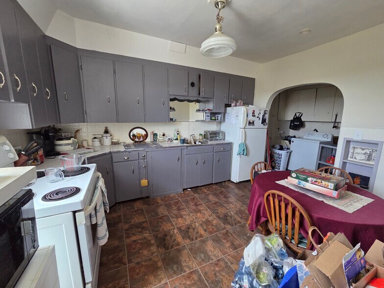 More Photos Of 4-6 Sykes St N, Meaford Apartments For Sale