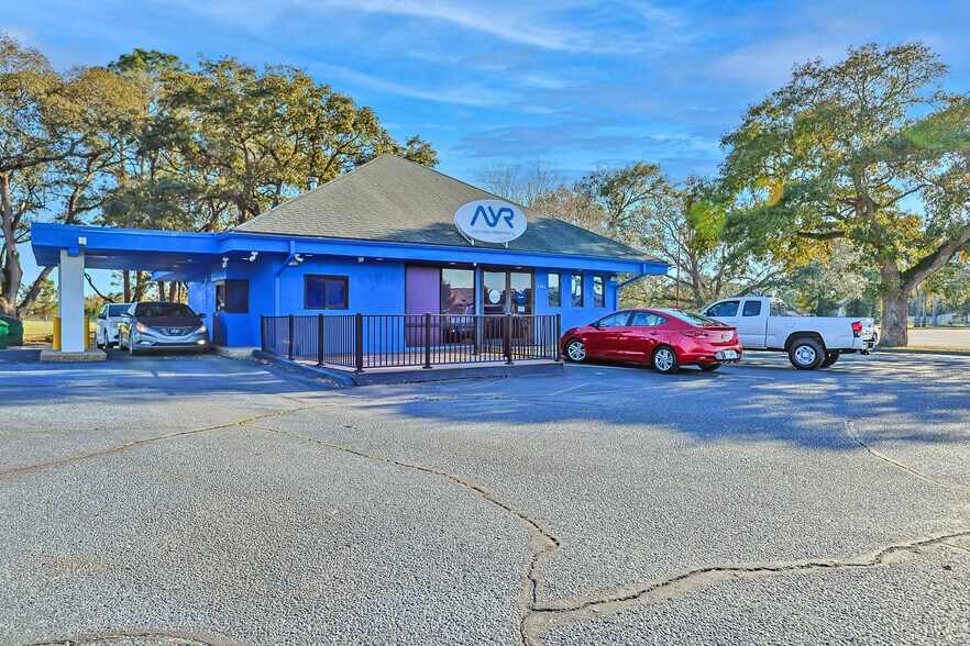 More Photos Of 4455 Mobile Hwy, Pensacola Freestanding For Sale