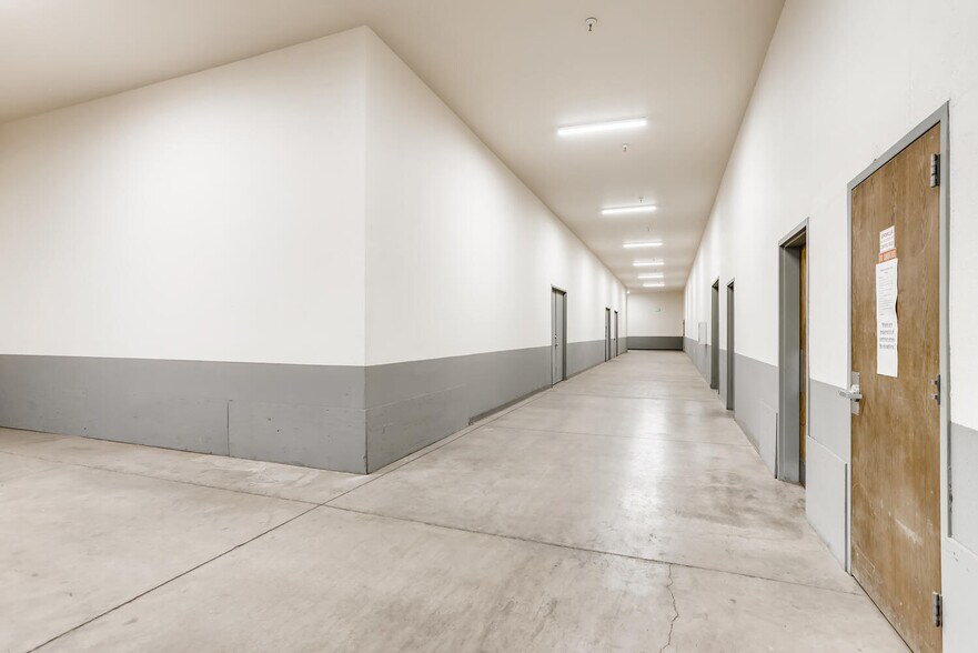More Photos Of 760 Lindbergh Dr, Gypsum Warehouse For Lease