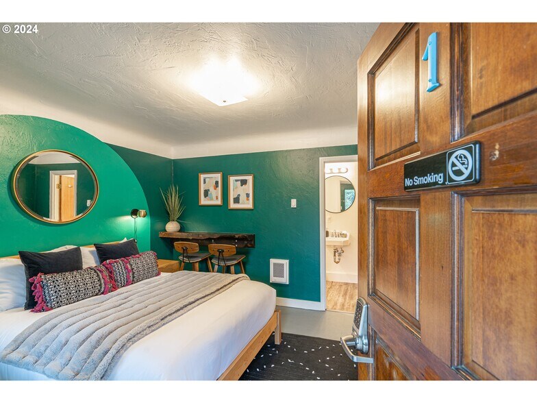 More Photos Of 1175 2nd St SE, Bandon Hotel For Sale