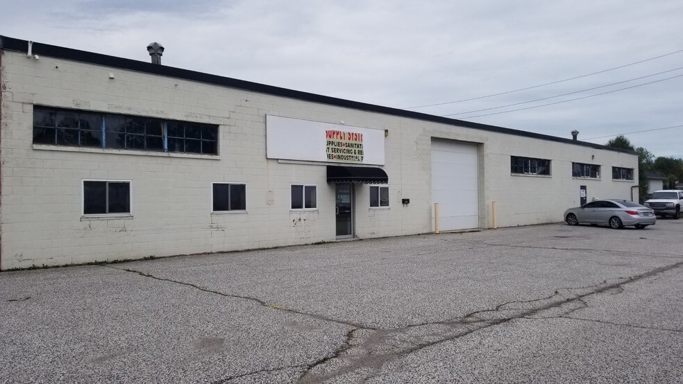 More Photos Of 2556-2664 Central Ave, Windsor Warehouse For Lease