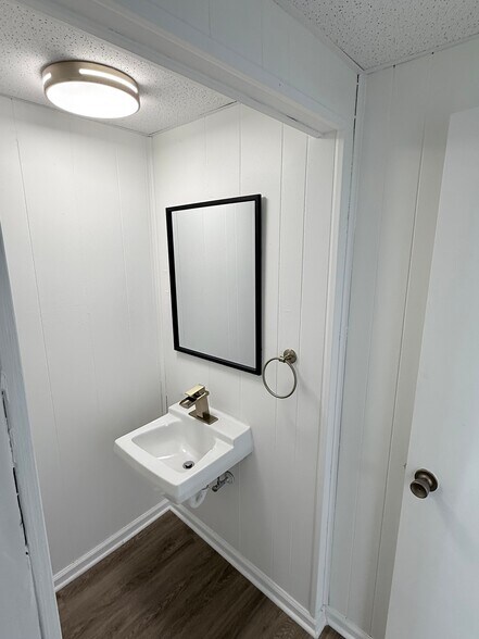 More Photos Of 108 E Main St, Plainfield General Retail For Lease