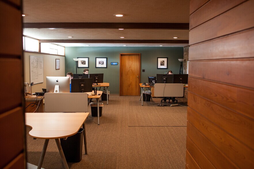 More Photos Of 1433 Northside Blvd, South Bend Office For Sale