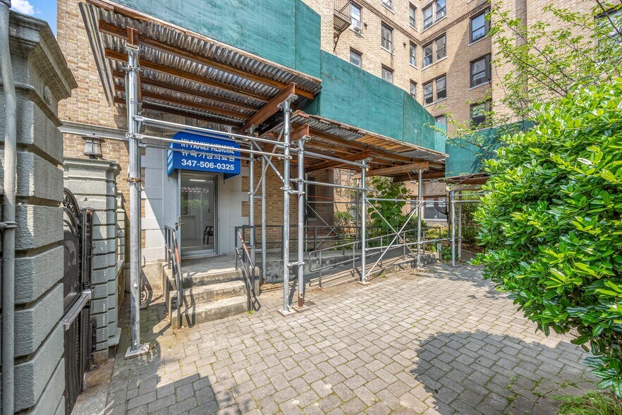 More Photos Of 148-09 Northern Blvd, Flushing Apartments For Lease