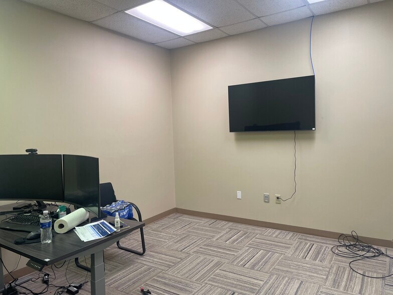 More Photos Of 750 Lakeside Dr, Mobile Light Distribution For Lease
