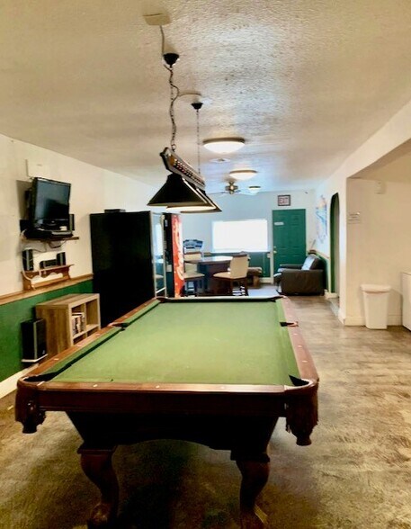 More Photos Of 6127 Highway 6, Hitchcock Specialty For Sale