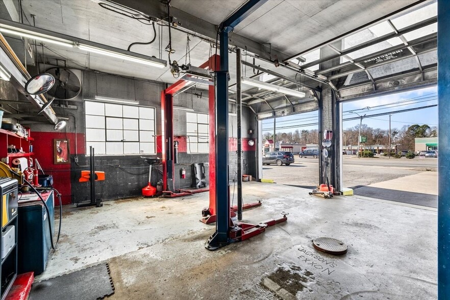 More Photos Of 2901 Randleman Rd, Greensboro Auto Repair For Sale