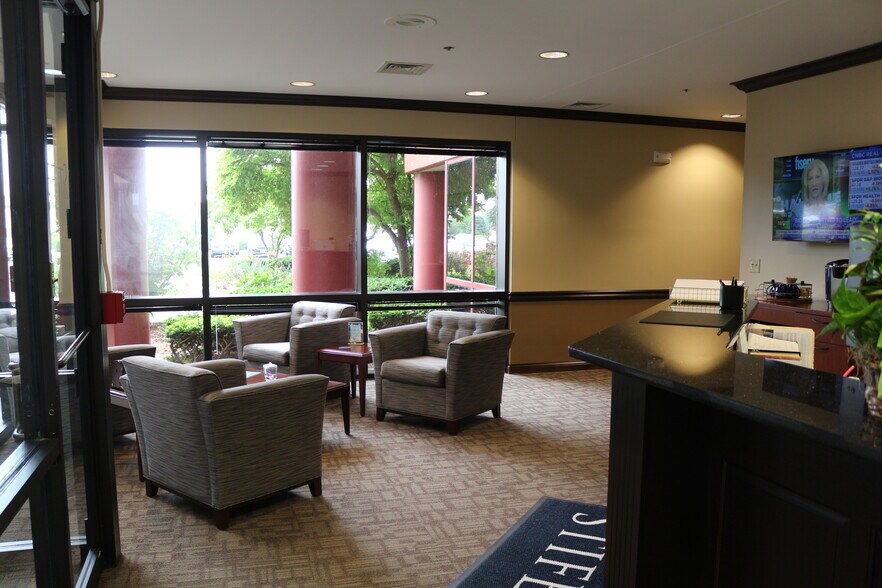 More Photos Of 3201 W White Oaks Dr, Springfield Office For Sale