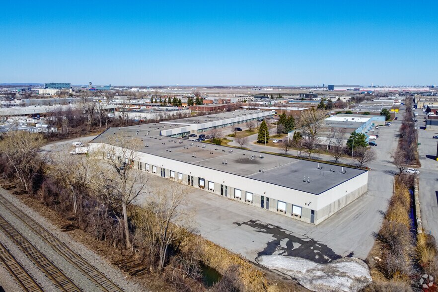 More Photos Of 480-518 Av Lépine, Dorval Warehouse For Lease