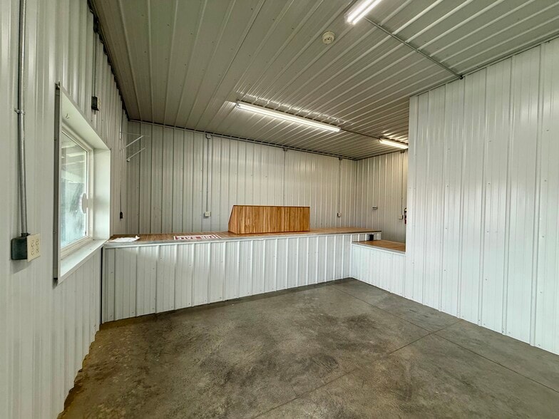 More Photos Of 612 E Tipton St, Seymour Freestanding For Sale