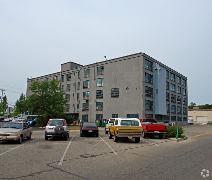 More Photos Of 300 S Center St, Springfield Manufacturing For Sale