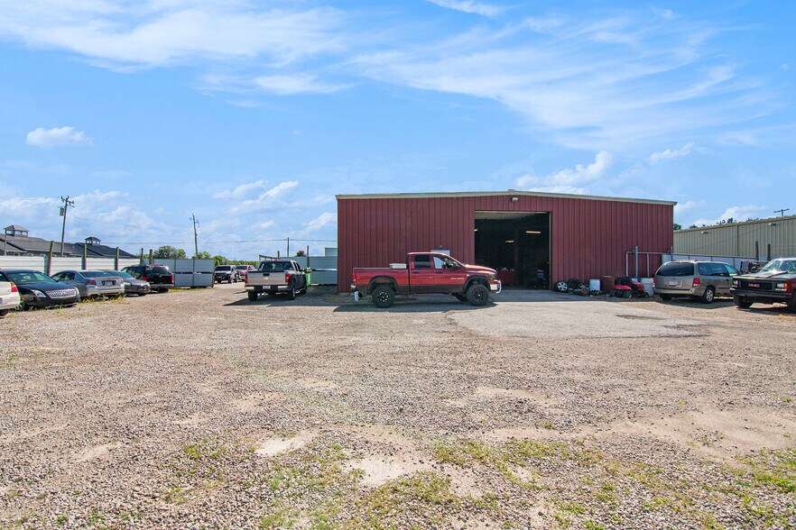 More Photos Of 650 S Plasterbed Rd, Port Clinton Auto Repair For Sale