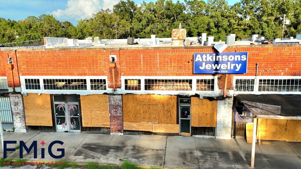 More Photos Of 156 N Craft Hwy, Chickasaw Storefront For Sale