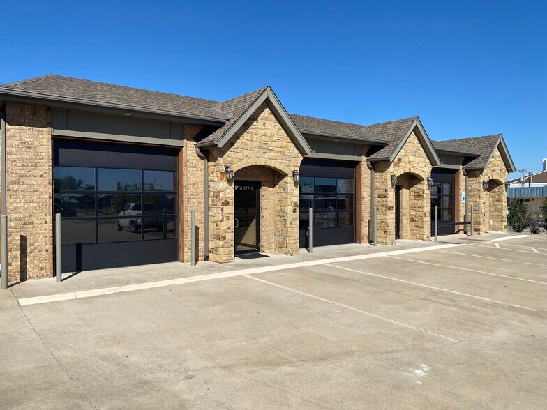 More Photos Of 7810 NW 94th St, Oklahoma City Storefront Retail Office For Lease