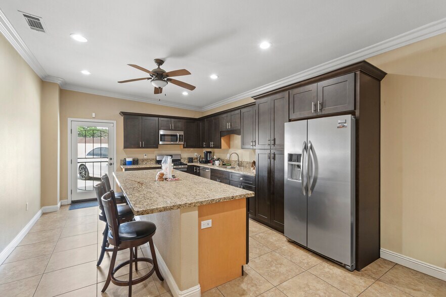 More Photos Of 19700 Temescal Canyon Rd, Corona Freestanding For Lease