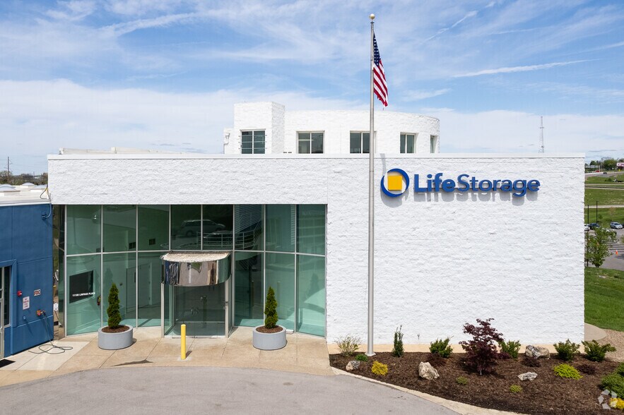More Photos Of 11100 Linpage Pl, Saint Louis Self Storage For Lease