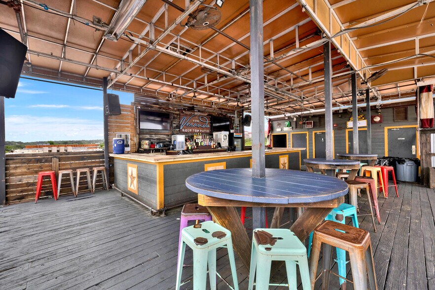 More Photos Of 139 E Hopkins St, San Marcos Bar For Sale