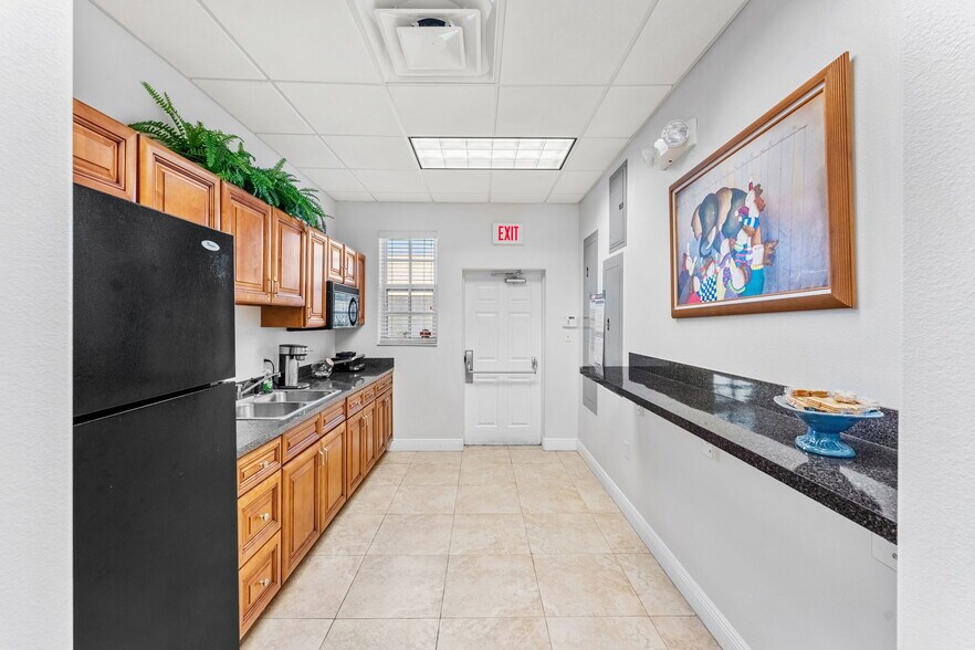 More Photos Of 334 Fourth Ave, Indialantic Office For Sale