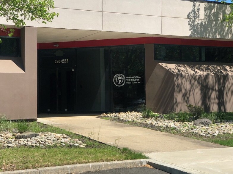 More Photos Of 2000 Cornwall Rd, Monmouth Junction Research And Development For Lease