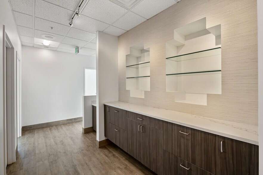 More Photos Of 125 Inverness Dr E, Englewood Medical For Lease