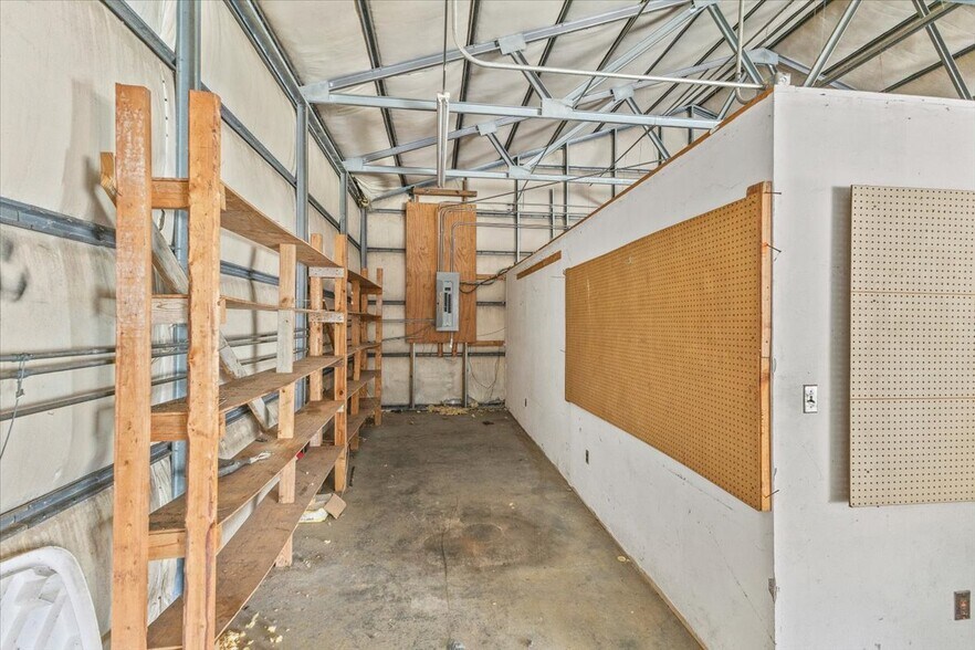 More Photos Of 3861 Highway 19 E, Elizabethton Office For Sale