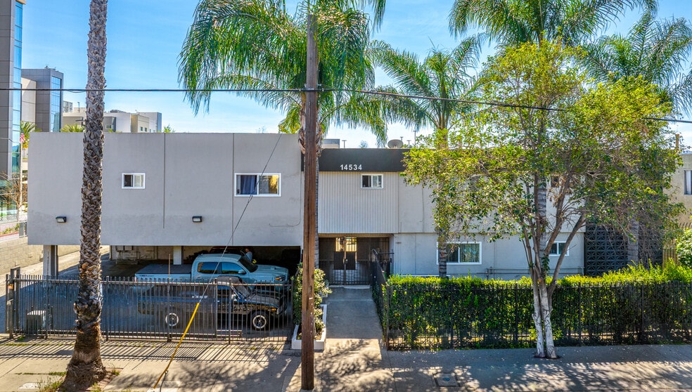 Primary Photo Of 14534 Saticoy St, Van Nuys Apartments For Sale