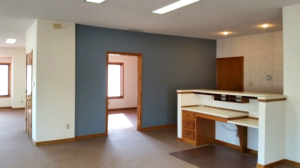 More Photos Of 5040 SW 28th St, Topeka Office For Sale