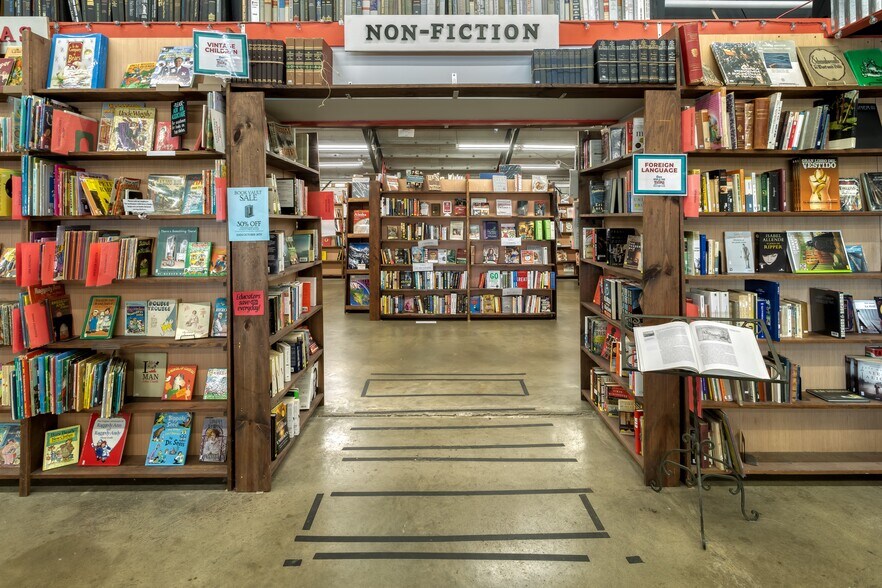 More Photos Of 462 E Henri De Tonti Blvd, Springdale Warehouse For Sale