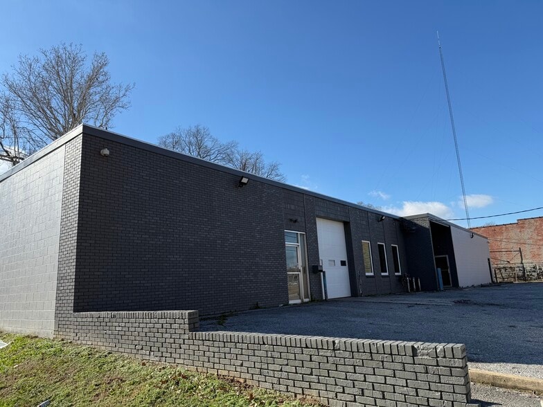 More Photos Of 691 Doctor Martin Luther King Junior Ave, Memphis Flex For Sale