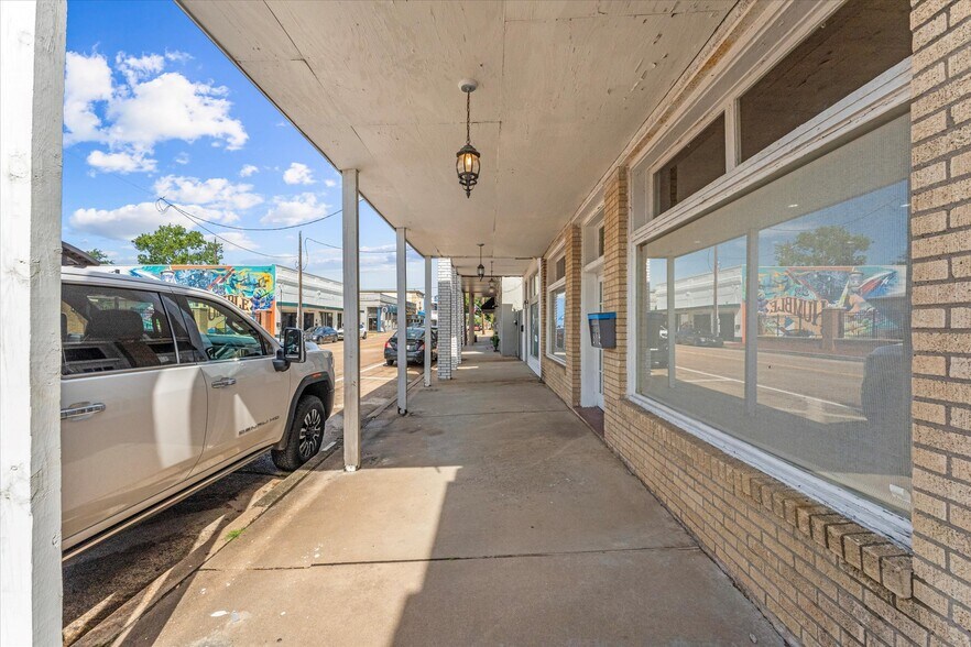 More Photos Of 313 E Main St, Humble Storefront Retail Office For Lease