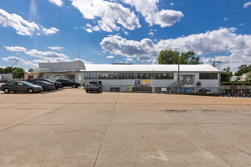 More Photos Of 5951 Delmar Blvd, Saint Louis Freestanding For Sale
