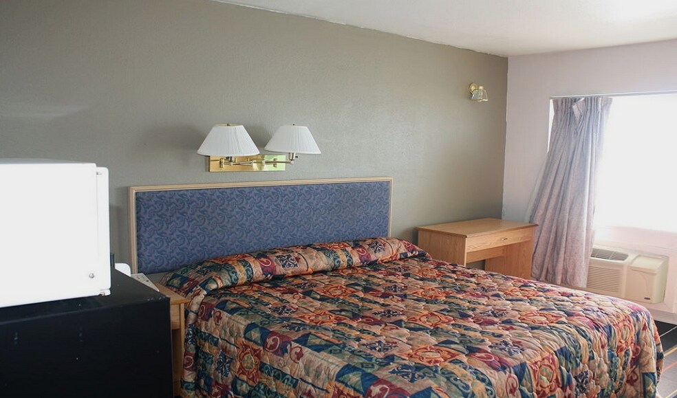 More Photos Of 10530 Corduroy Rd, Curtice Hotel For Sale