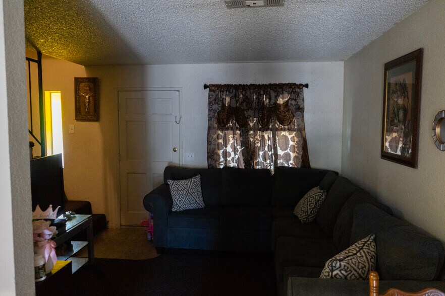 More Photos Of 1491-1499 Bellevue Rd, Atwater Apartments For Sale