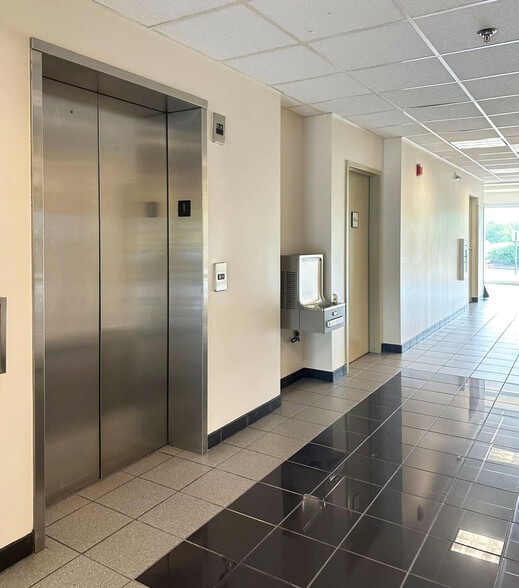 More Photos Of 45150 Russell Branch Pky, Ashburn Office For Sale