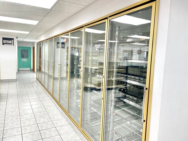 More Photos Of 2390 Highway 93, Hollister Service Station For Lease