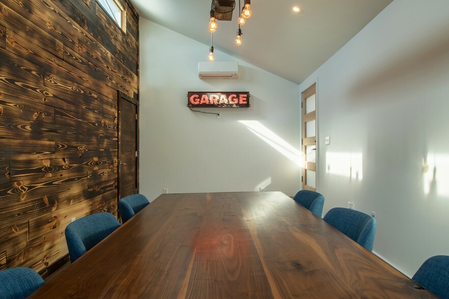 More Photos Of 1000 E 51st St, Austin Unknown For Lease