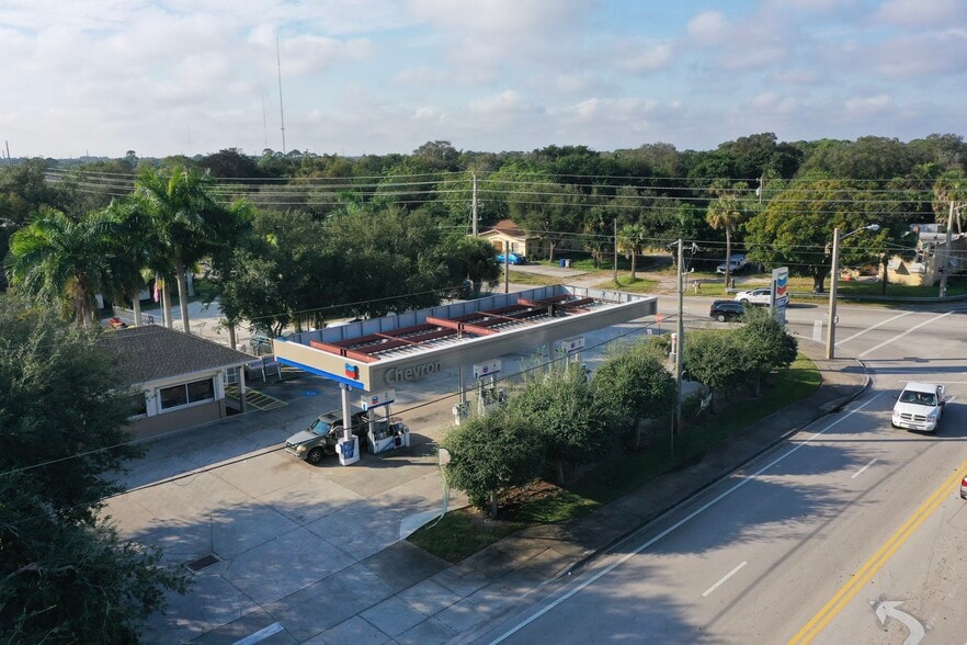 More Photos Of 755 4th St, Vero Beach Convenience Store For Sale
