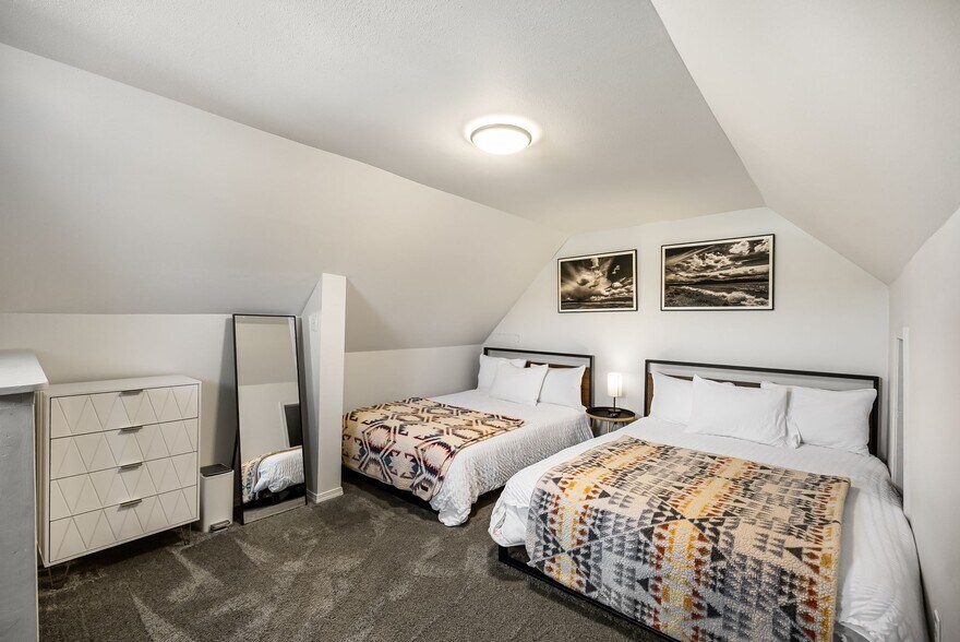 More Photos Of 501 N 4th Ave, Sandpoint Hotel For Sale