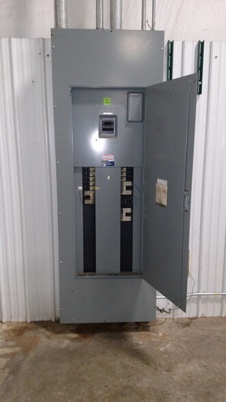 More Photos Of 501 North Pky, West Unity Warehouse For Lease