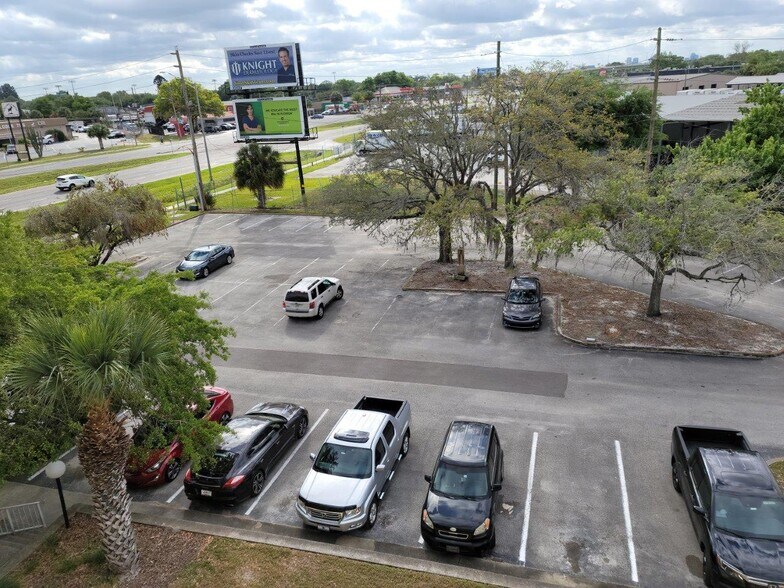 More Photos Of 5104 N Orange Blossom Trl, Orlando Office Residential For Lease