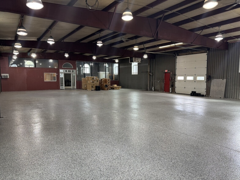 More Photos Of 14 Emily Rd, Broad Brook Industrial For Sale