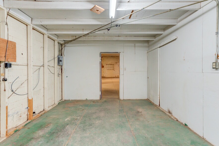 More Photos Of 1301 Buddy Holly Ave, Lubbock Warehouse For Lease