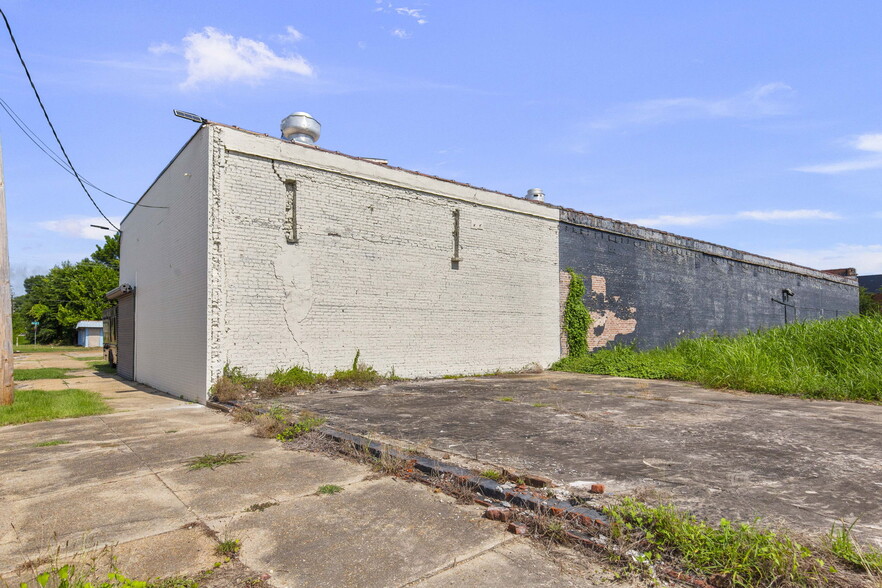 More Photos Of 110 E South St, Jackson Bar For Sale