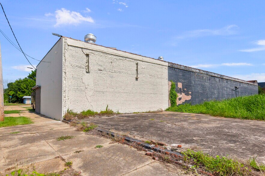 More Photos Of 110 E South St, Jackson Bar For Sale