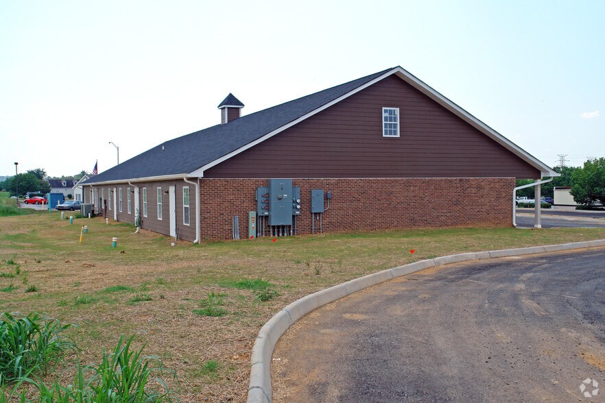 More Photos Of 847 Turner St, Maryville Office For Lease