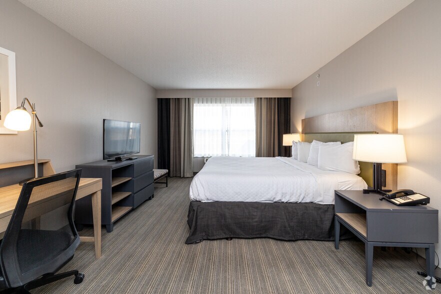 More Photos Of 2550 Freeway Blvd, Brooklyn Center Hotel For Sale